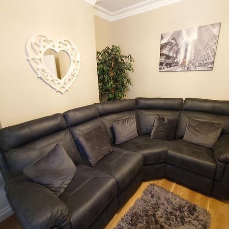 Helens House Derry City Centre Remarkable 3-Bed Exterior photo