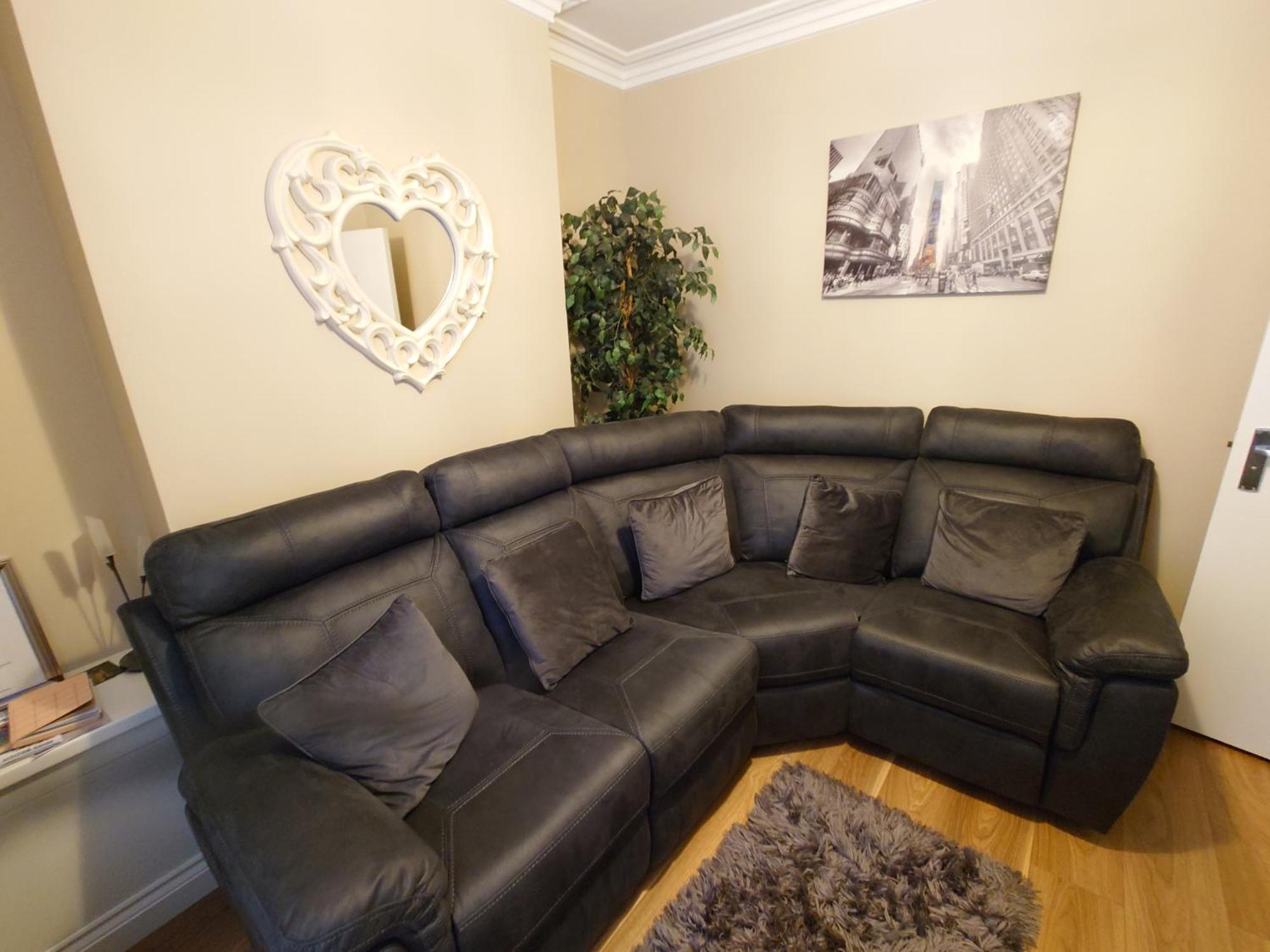 Helens House Derry City Centre Remarkable 3-Bed Exterior photo